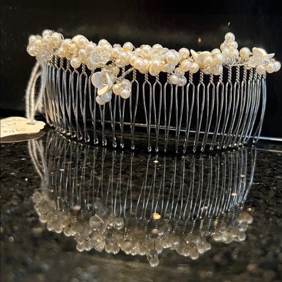 Designer Erin Cole’s Vintage Head Comb - Picture 10 of 13